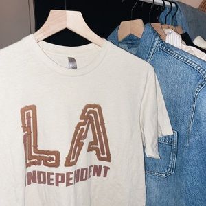 Graphic Tee in beige with brown lettering/stitching